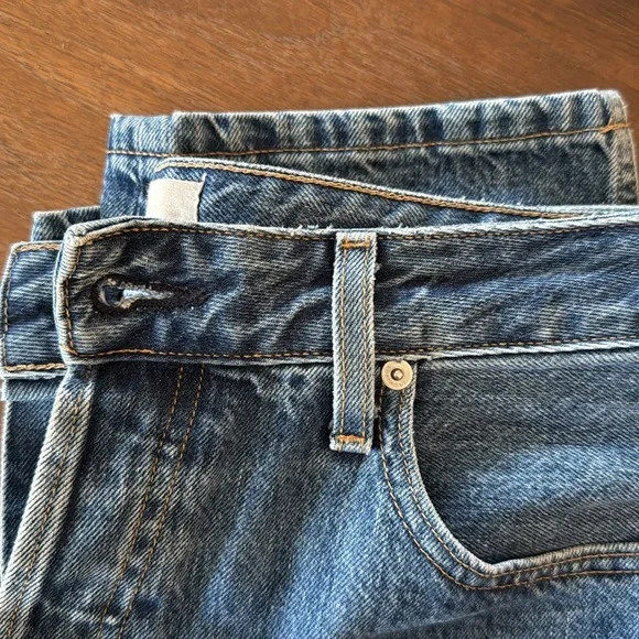 Everlane 90’s Curvy cheeky 90’s Jean in Medium Blue Wash short length. 31” waist - Picture 7 of 7